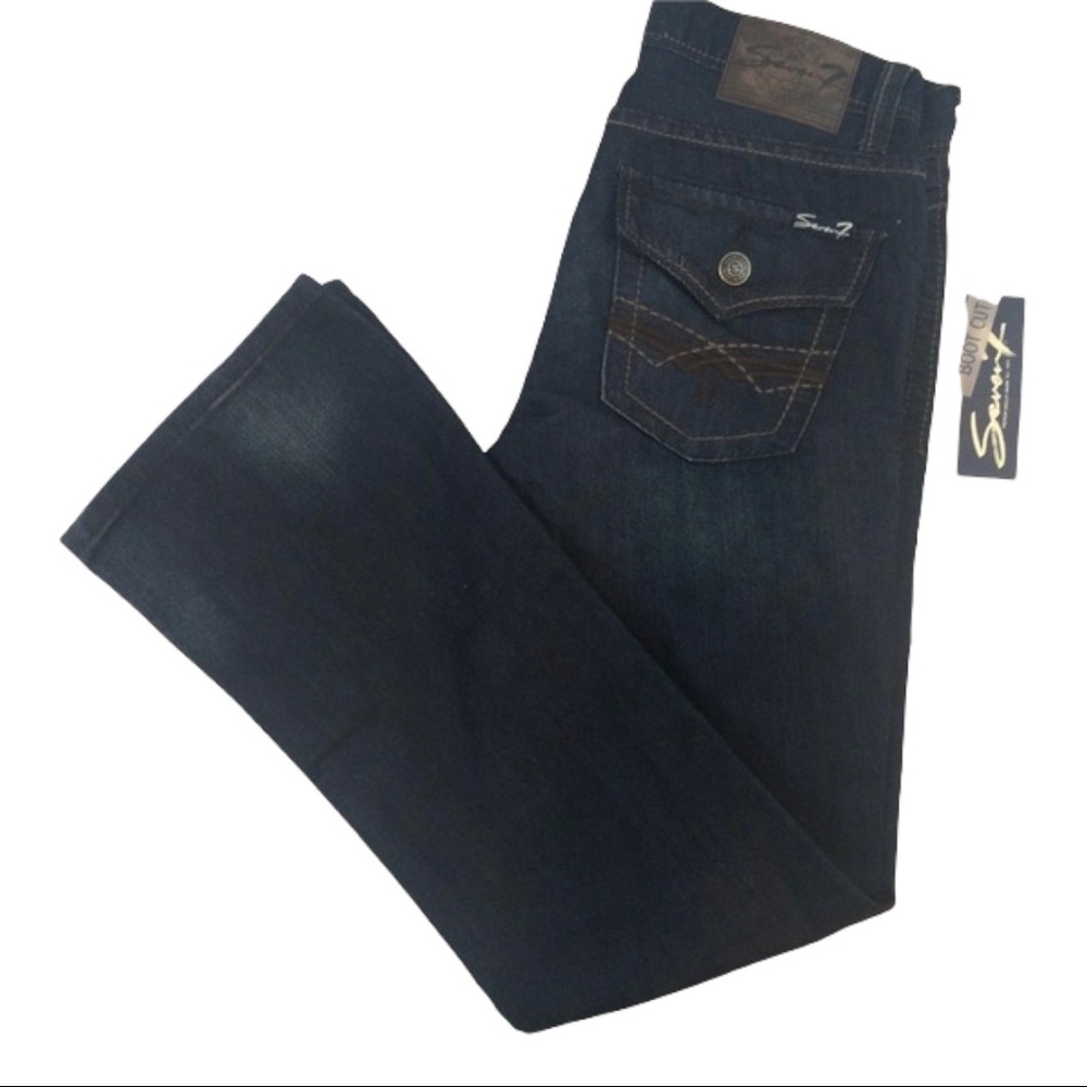 New! Never worn. Buttoned back pockets.